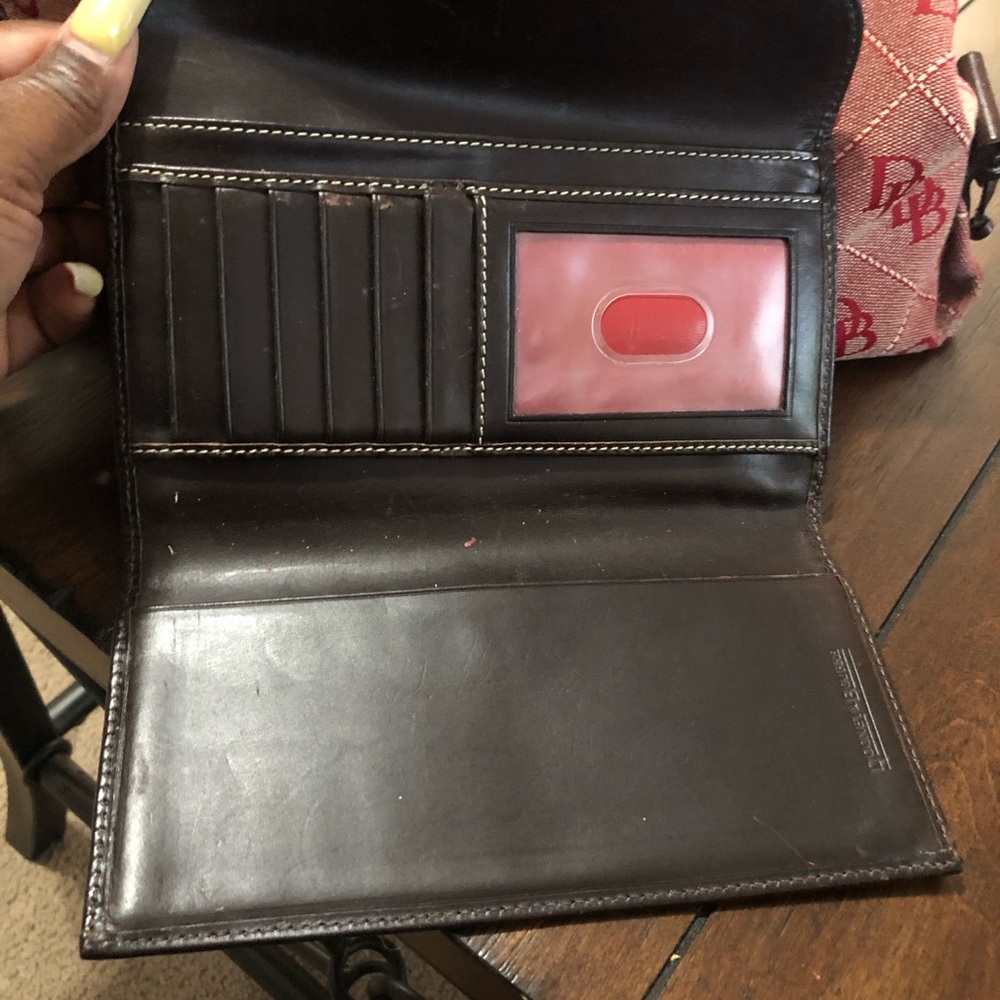 Dooney & Bourke medium Red signature canvas Buc - Picture 5 of 7